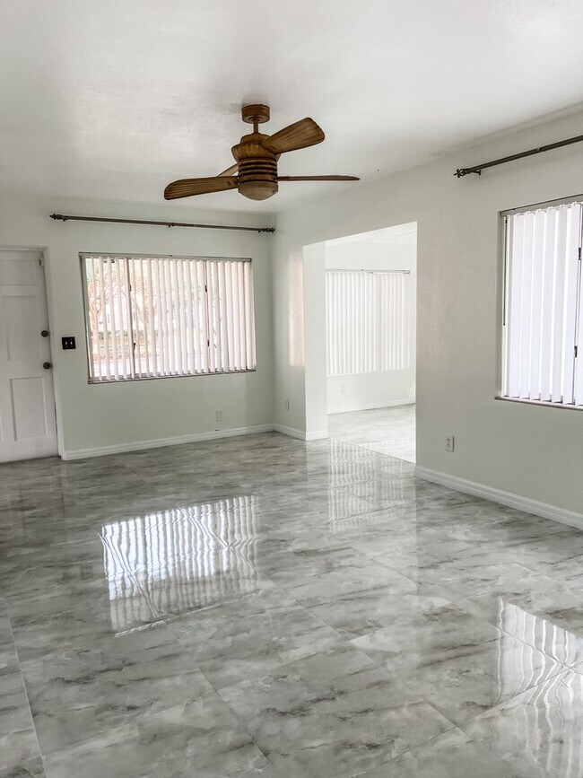 Building Photo - Wonderful 3/1 Home In Audubon Park! Must See!