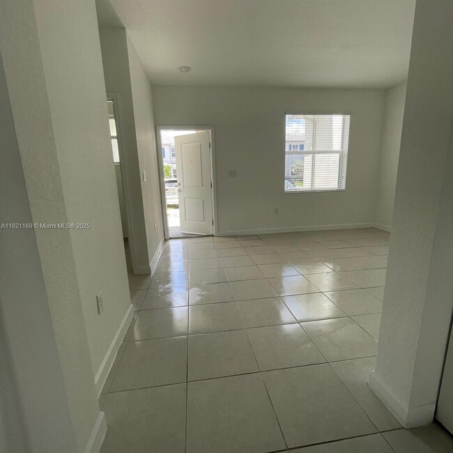 Building Photo - 1776 SE 27th Rd