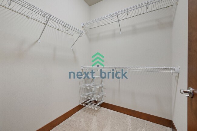 Building Photo - Charming 3-Bed, 2.5-Bath Haven with 1997 Sq Ft in Renton, WA!