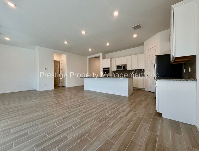 Building Photo - Built in 2023- This Modern Home is A Dream Of Luxury!