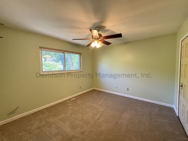 Building Photo - Cozy 3 Bedroom House in Southeast Colorado Springs
