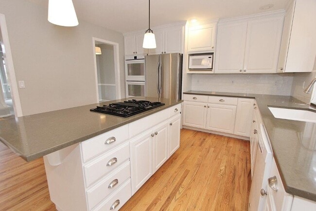 Building Photo - Elegant Home in Hobble Creek!