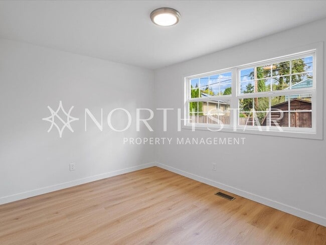 Building Photo - Charming Updated One-Level Home with Spaci...
