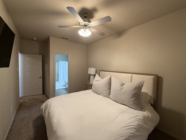 Building Photo - 2111 10th St