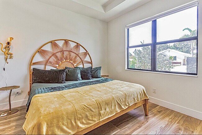 Building Photo - 436 Monroe Dr