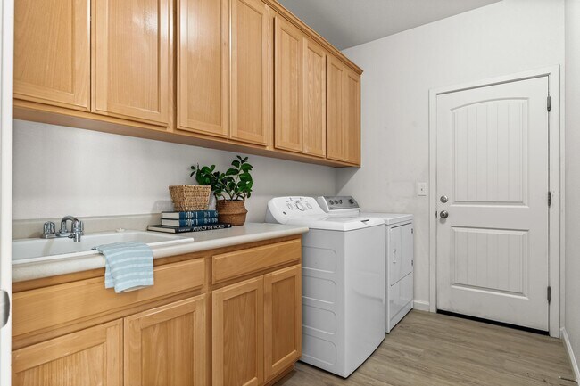 Building Photo - 1459 Yosemite Dr