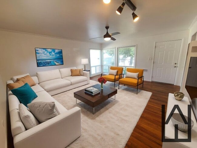 Building Photo - Spacious Ocean Beach 2 bed 1 bath just a few steps from Colliers Park.