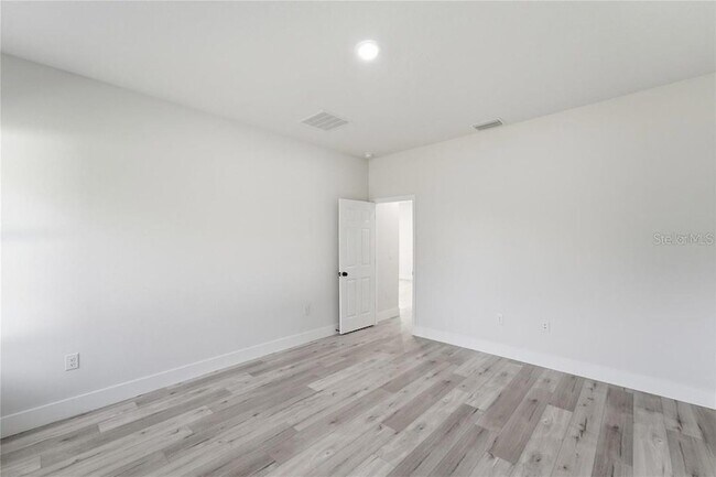 Building Photo - 3286 W Crandon Dr