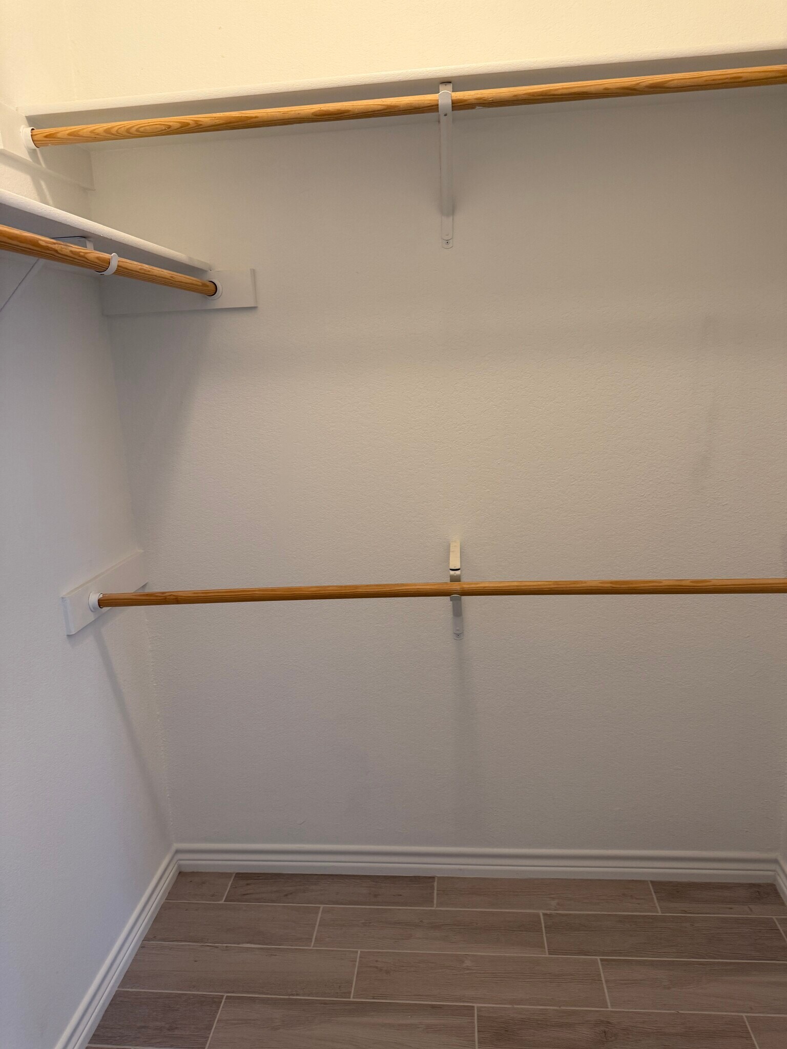 Building Photo - 1123 Neuberry Cliffe
