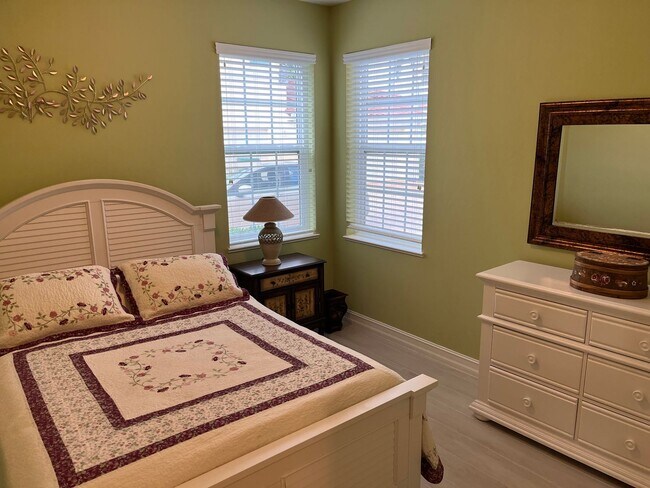 Building Photo - Stunning 3 bedroom Condo in Hammock Bay......