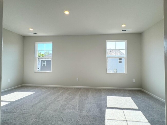 Building Photo - 4 Bedroom 3.5 Bath for Rent