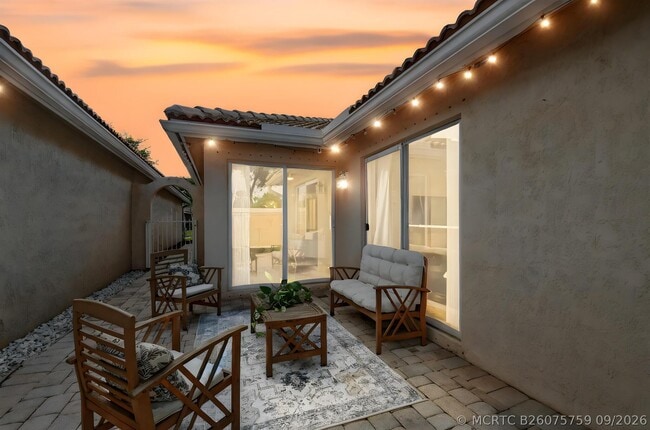 Building Photo - 3387 Commodore Ct