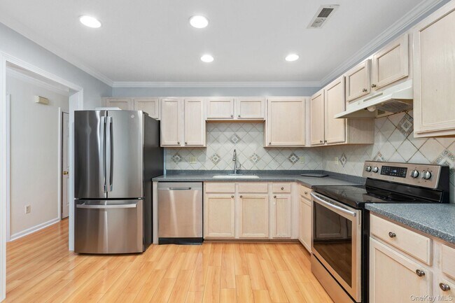 Building Photo - 104 Sparrow Ridge Rd