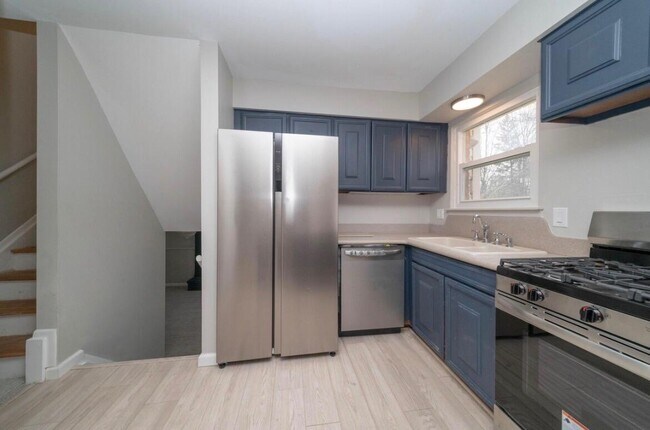 Building Photo - 3212 Lockridge Dr