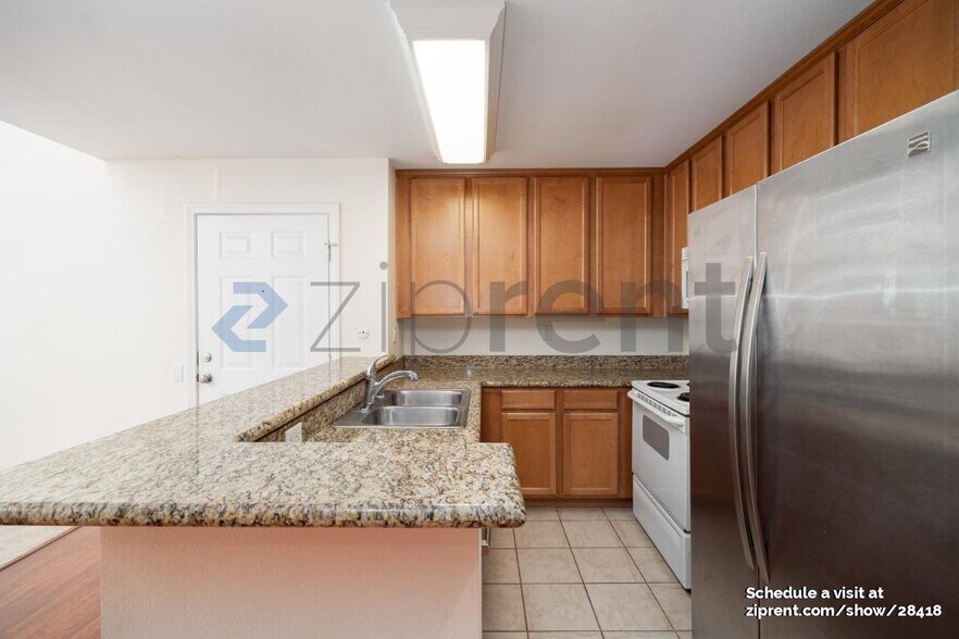 Building Photo - Unit 226