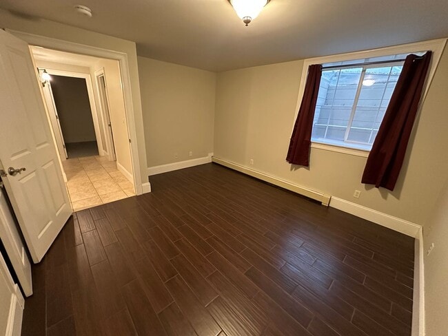 Building Photo - Beautiful Townhouse in NEW NORTH END Burlington 3BD/4BA