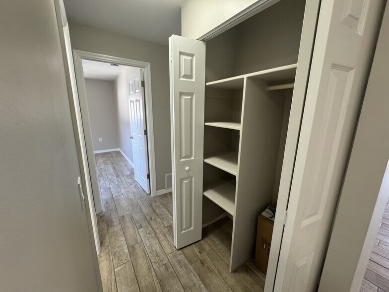 Building Photo - 3602 Beneva Rd