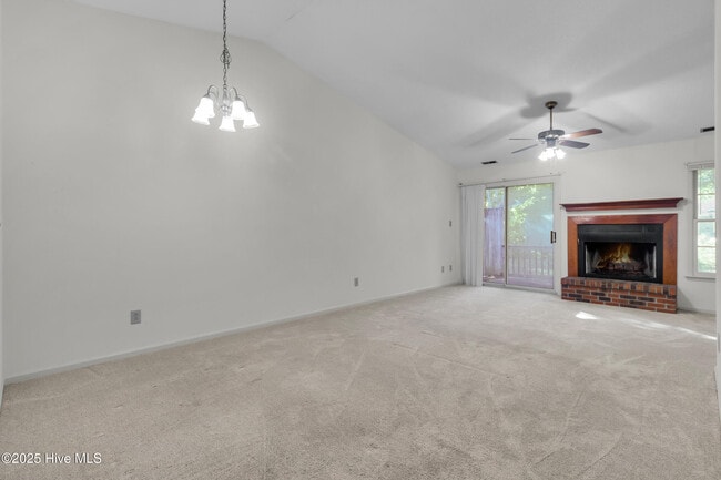 Building Photo - 1615 RaceTrack Rd