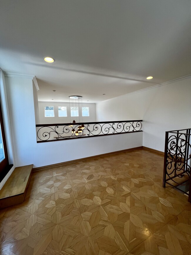 Building Photo - 7505 Hampton Ave