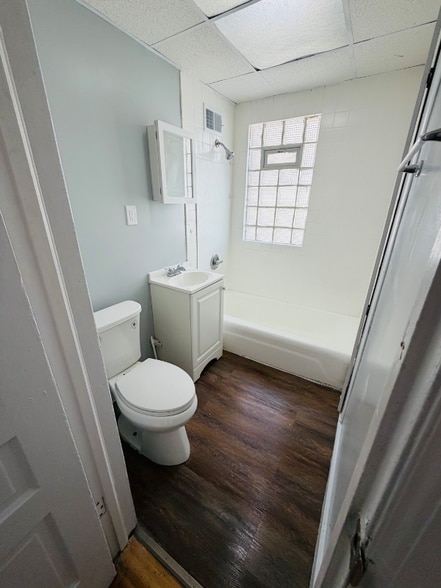 Building Photo - 2114 S 11th St