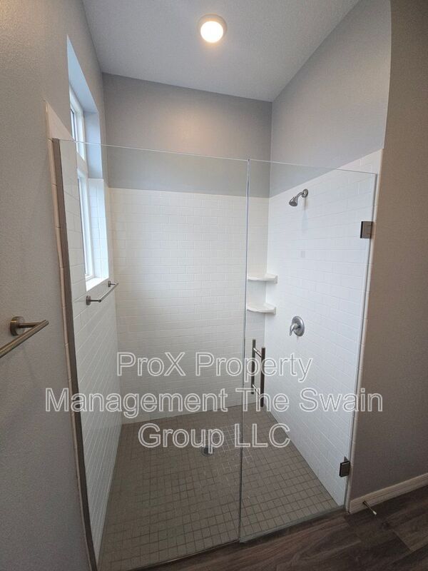 Building Photo - 750 Ave C SW