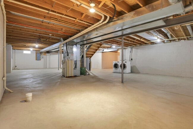 Building Photo - 3796 Village Club Dr