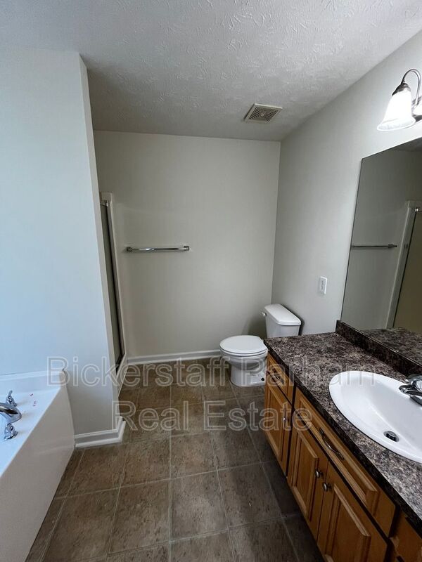 Building Photo - 20 Redwood Dr