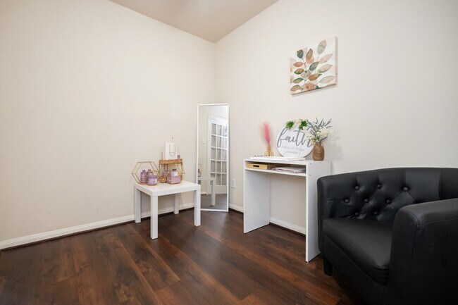 Building Photo - 1823 Blue Water Bay Dr