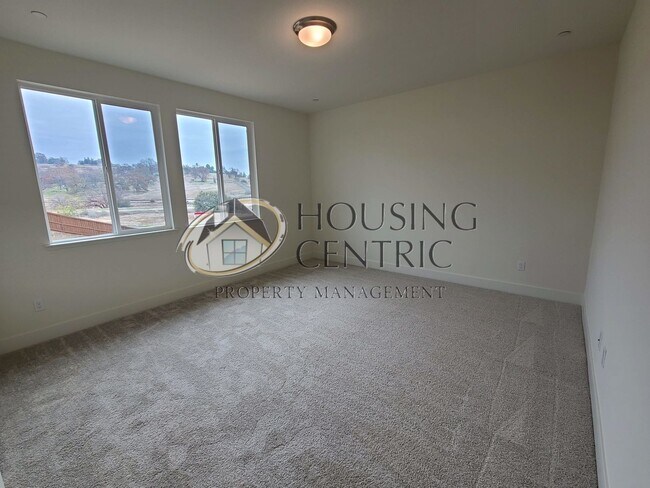 Building Photo - 8067 Grant Dr