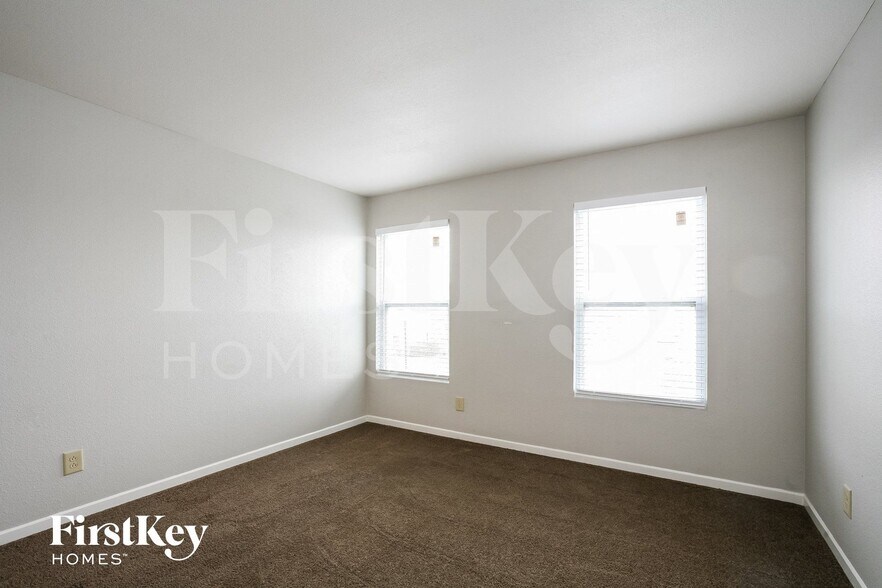 Building Photo - 10094 Golden Dr