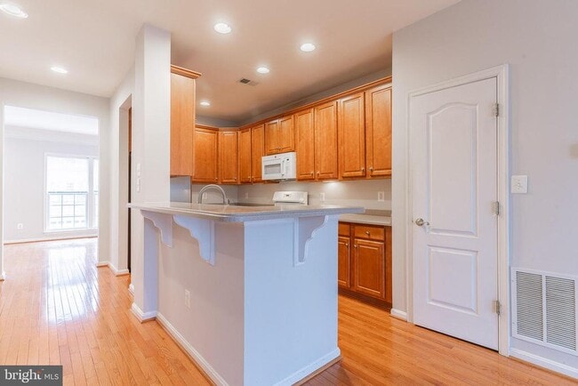 Building Photo - 21927 Windy Oaks Square