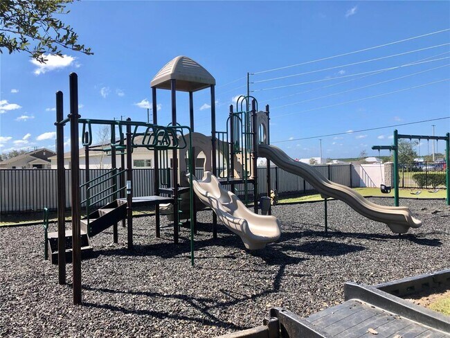 Building Photo - 1980 Chickasaw Blvd