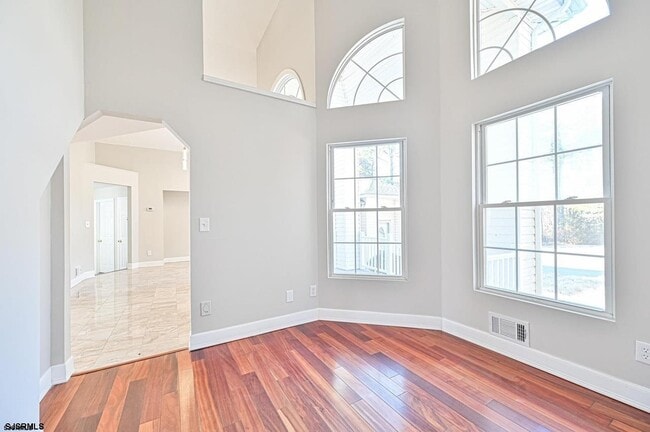 Building Photo - 712 2nd Ave