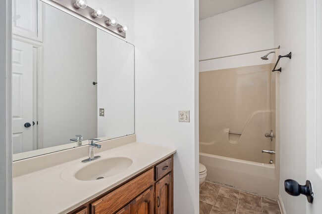 Building Photo - 378 Hermitage Ave