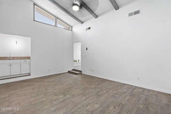 Building Photo - 3540 E Glen Dr