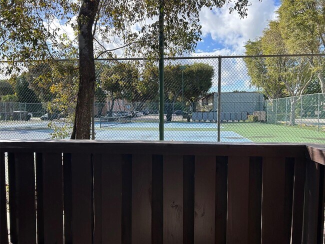 Building Photo - 10740 N Kendall Dr