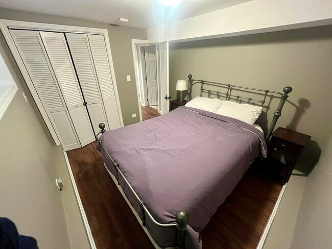 Building Photo - 3700 N Hermitage Ave