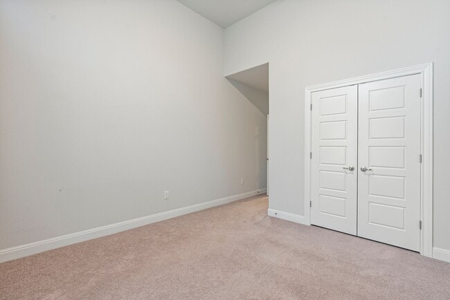 Building Photo - Beautiful 3 bedroom, 2.5 bathroom home in Summerrow Condos!!!
