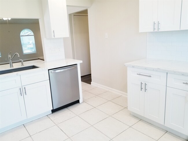 Building Photo - 3731 Westheimer Pl Dr