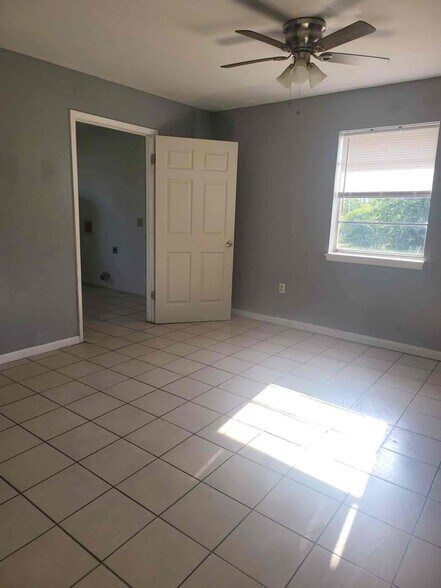 Building Photo - 305 Sierra Vista Dr
