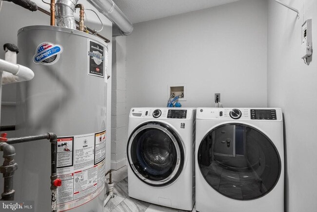 Building Photo - 98 Chambord Ct