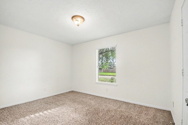 Building Photo - 1227 Mission Dr