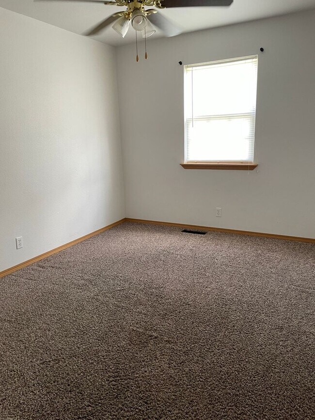 Building Photo - COMING SOON: 2 Bedroom 1 Bathroom Ground floor unit close to MSSU!