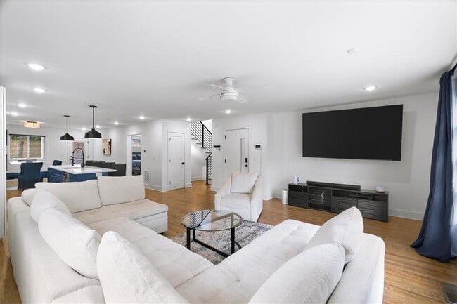 Building Photo - 1846 Rogers Ave SW