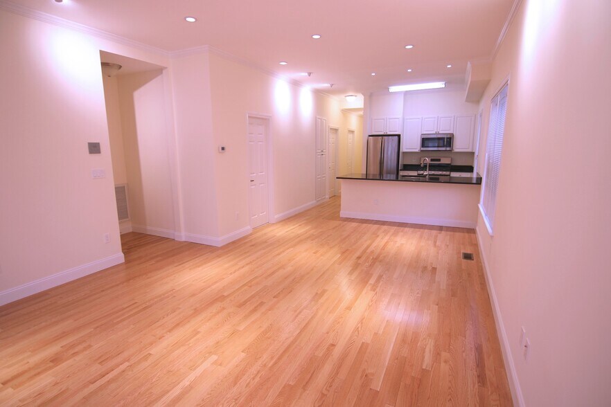 Building Photo - 15 Langdon St