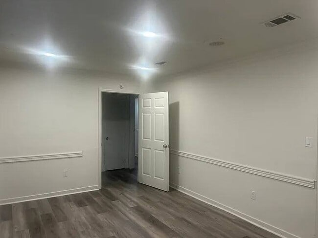 Building Photo - 637 Briarcliff Cir