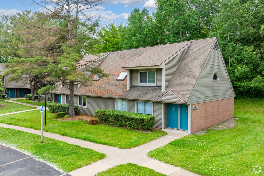 Building 600 - Meadowbrook Estates
