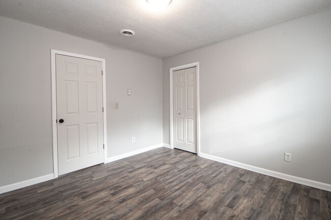 Building Photo - 5-405 Thompsonville Ln