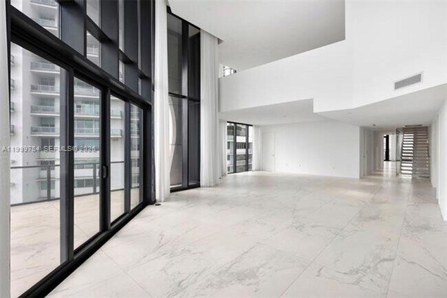 Building Photo - 1000 Biscayne Blvd