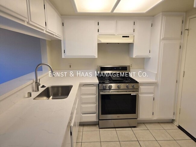 Primary Photo - 9118 1/2 Cedar St.-